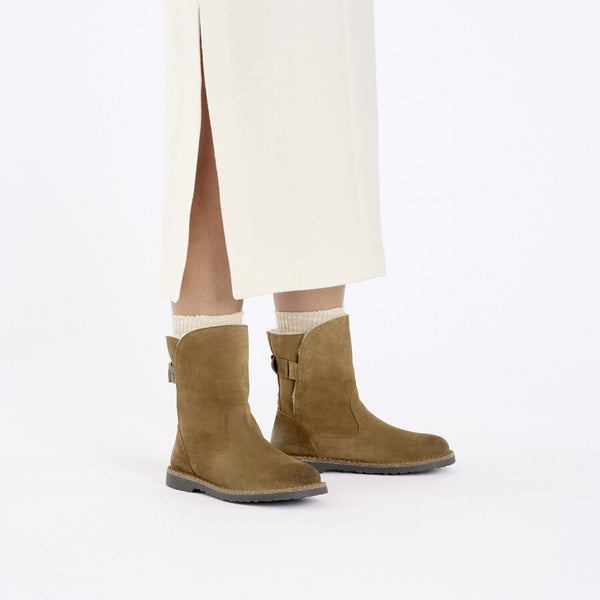 Uppsala Dark Tea Suede Boots