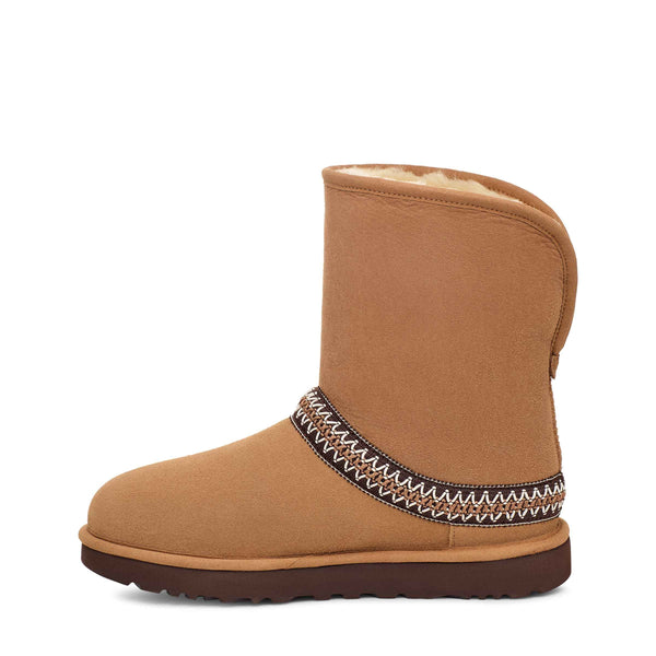 UGG® Classic Short Crescent Chestnut