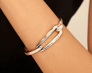 Bangle bracelet with buckle (SILVER)