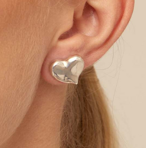 Stud earrings with heart shape (SILVER)